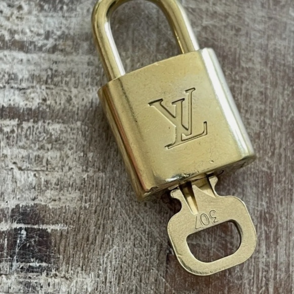 $300 Mint Condition LV Lock &Key-Gold #308 - Picture 5 of 5